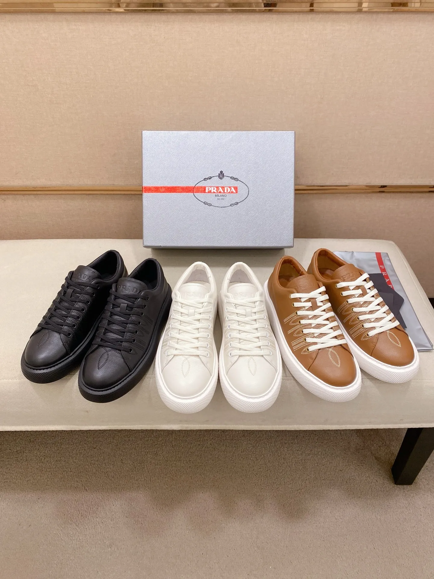 Factory price 560💰 ✔️✔️✔️Higher version High-quality new PRADA (Prada) counters are launched simultaneously. The new men's shoes and 😘fabric are made of selected first-layer cowhide with superb craftsmanship. Lining: Full cowhide lining. 👍🏿 High-end ☄️ air-cushion molded anti-slip rubber outsole, exquisite lines, simple and elegant, comfortable and high-end for leisure travel. Code number: 38 to 45